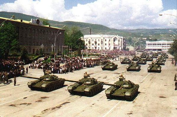 ПАРАД И ИМИТАЦИЯ