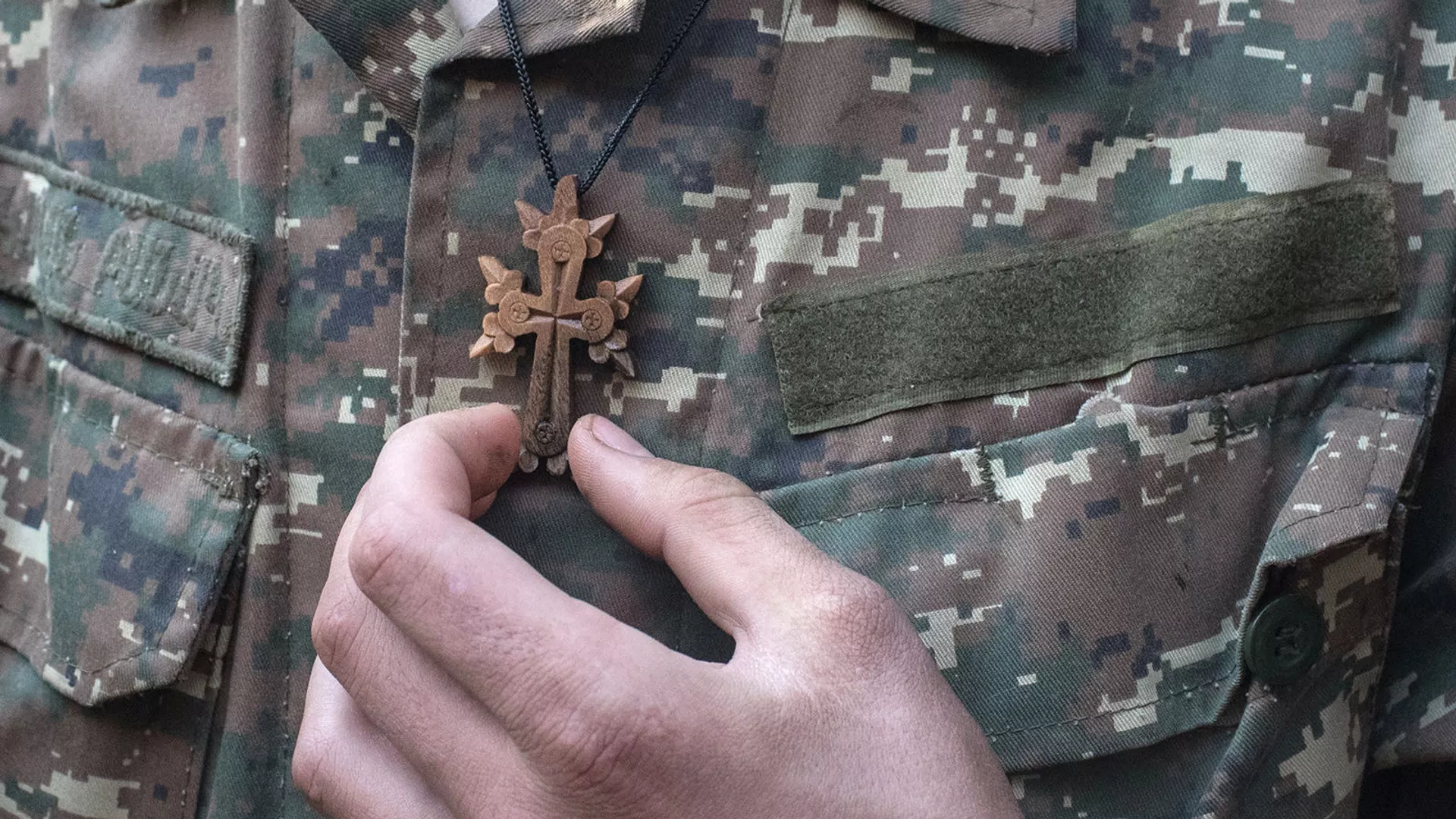Более 10 священников ААЦ не смогли вернуться в приходы в РФ из-за повесток на сборы