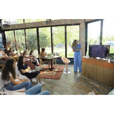 Литературно-книжный фестиваль в парке Ераз