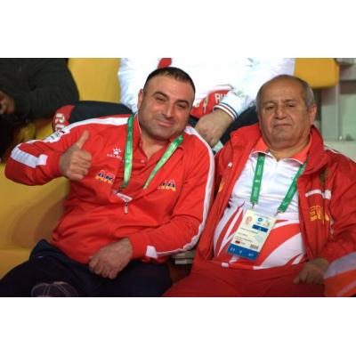 Главный тренер мужской сборной Пашик Алавердян (справа) и старший тренер сборных до 20 и 23 лет Виген Хачатрян сыграли главную роль в успехе армянских тяжелоатлетов на чемпионате Европы до 20 и 23 лет